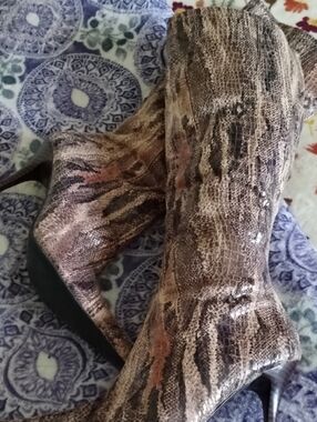 Luichiny Snake-Print Knee-High Heeled Boots in Brown and Tan